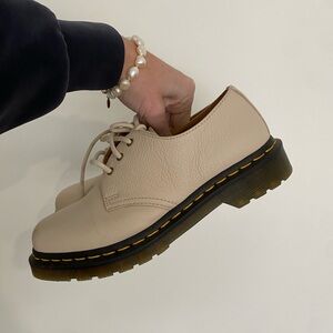 Like new Dr Marten shoes - size 7 womens